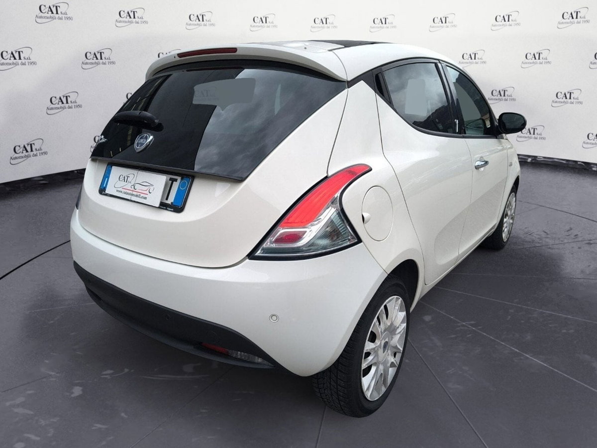 Lancia Ypsilon 1.2 69 CV Argento (6)
