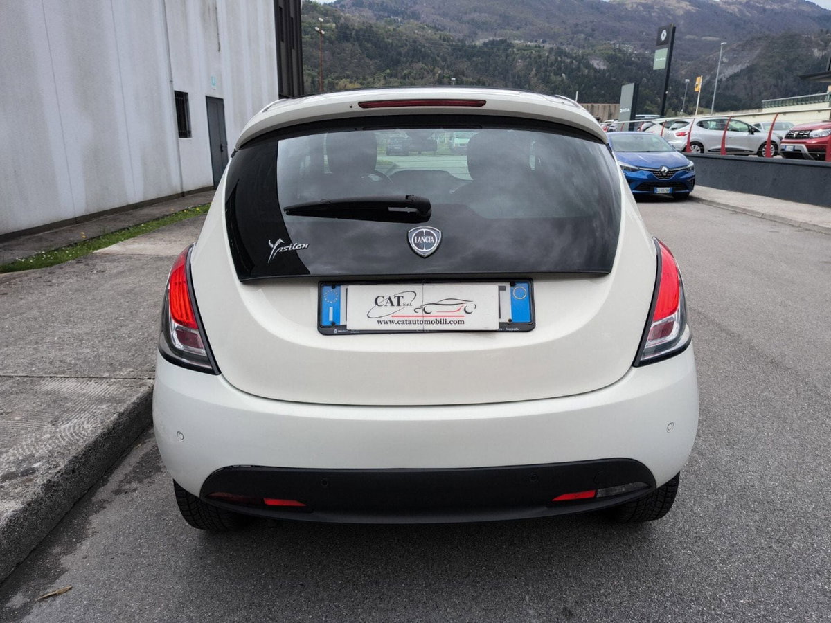 Lancia Ypsilon 1.2 69 CV Argento (7)