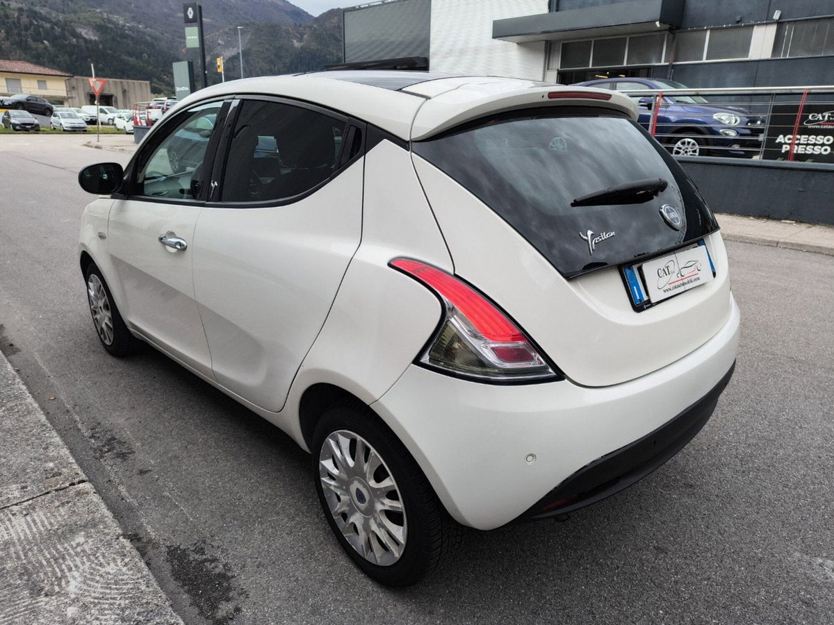 Lancia Ypsilon 1.2 69 CV Argento (8)