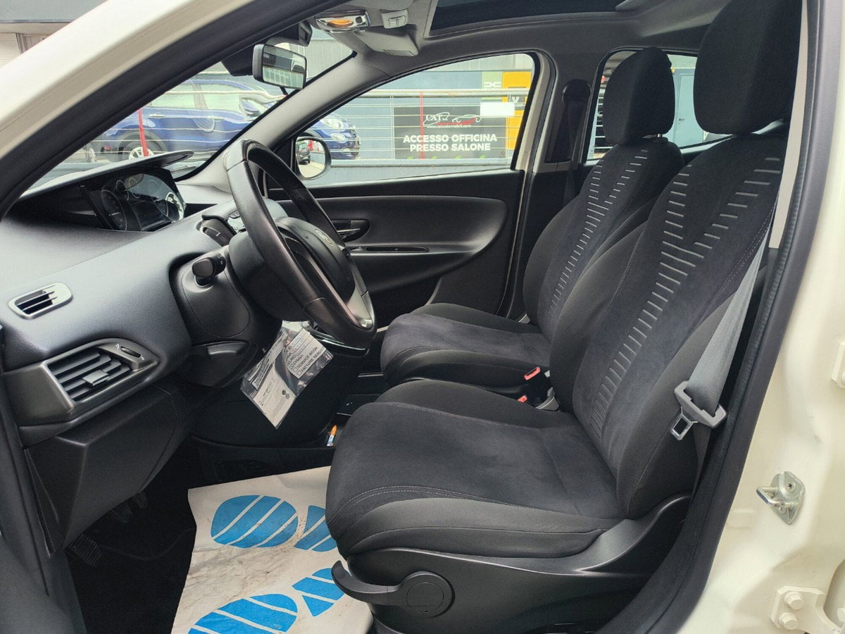 Lancia Ypsilon 1.2 69 CV Argento (9)