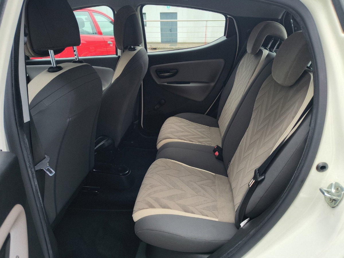 Lancia Ypsilon 1.2 69 CV 5 porte Gold (11)