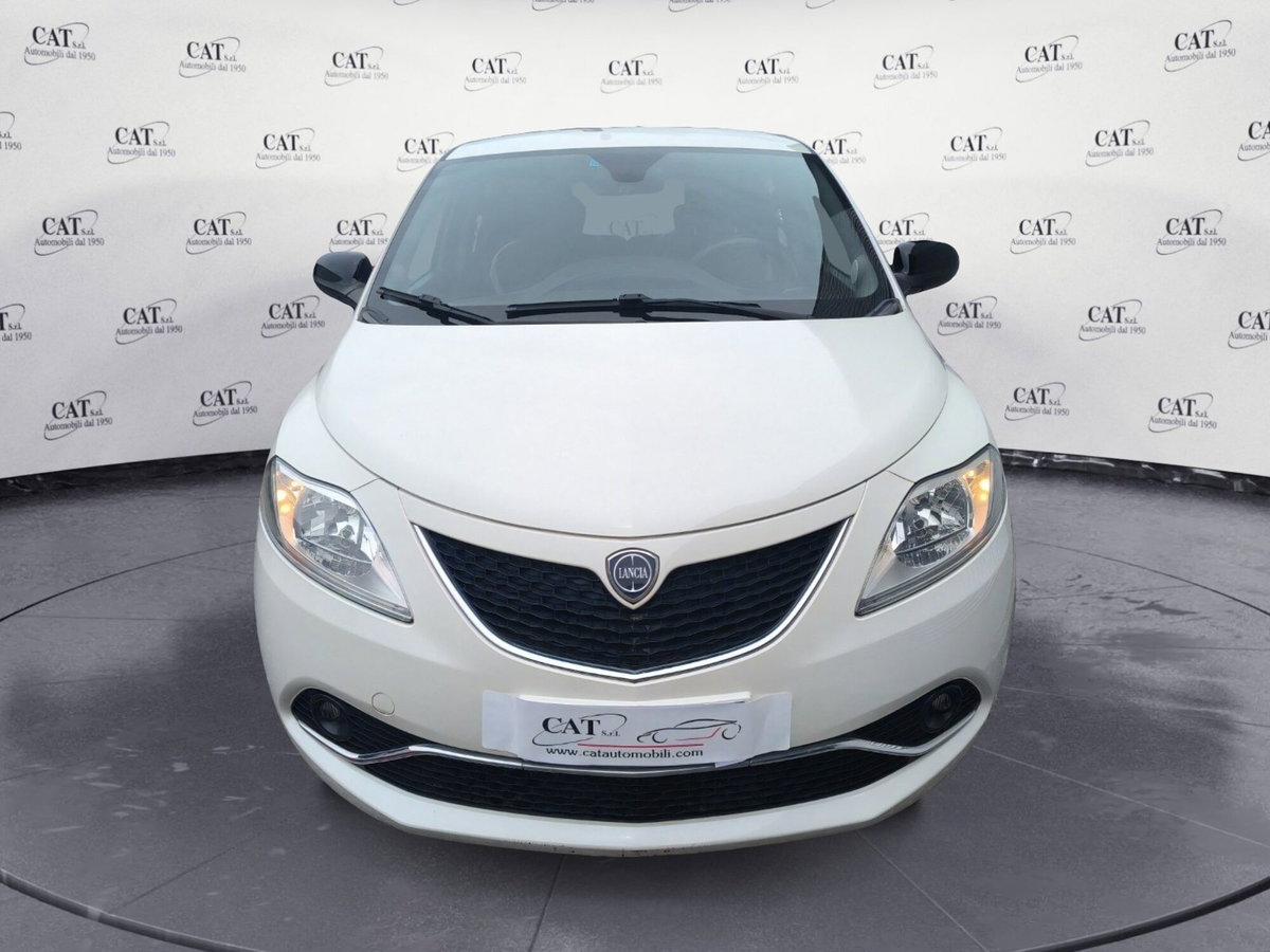 Lancia Ypsilon 1.2 69 CV 5 porte Gold (2)