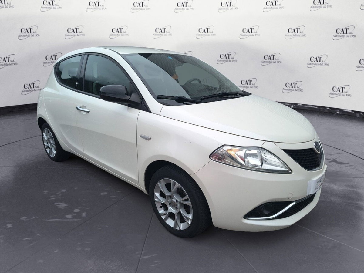 Lancia Ypsilon 1.2 69 CV 5 porte Gold (3)