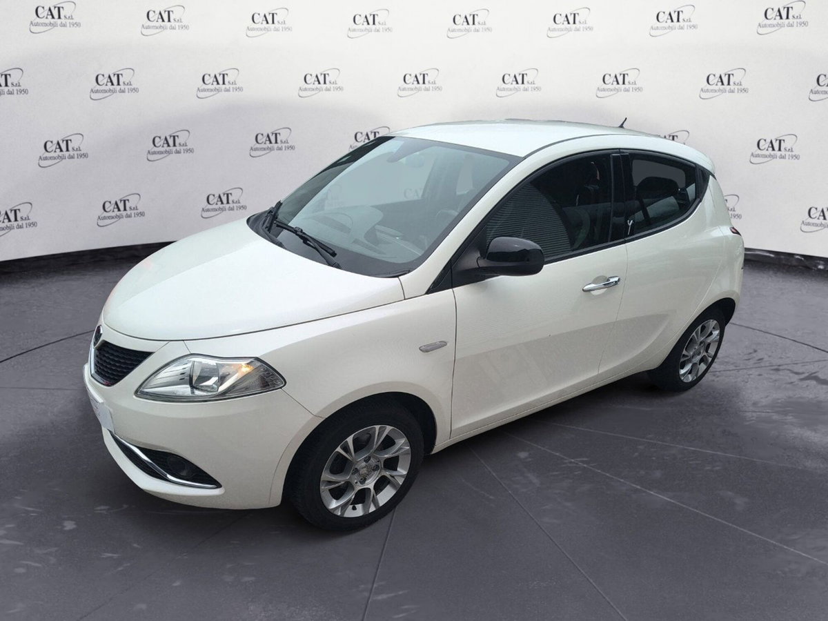Lancia Ypsilon 1.2 69 CV 5 porte Gold (5)
