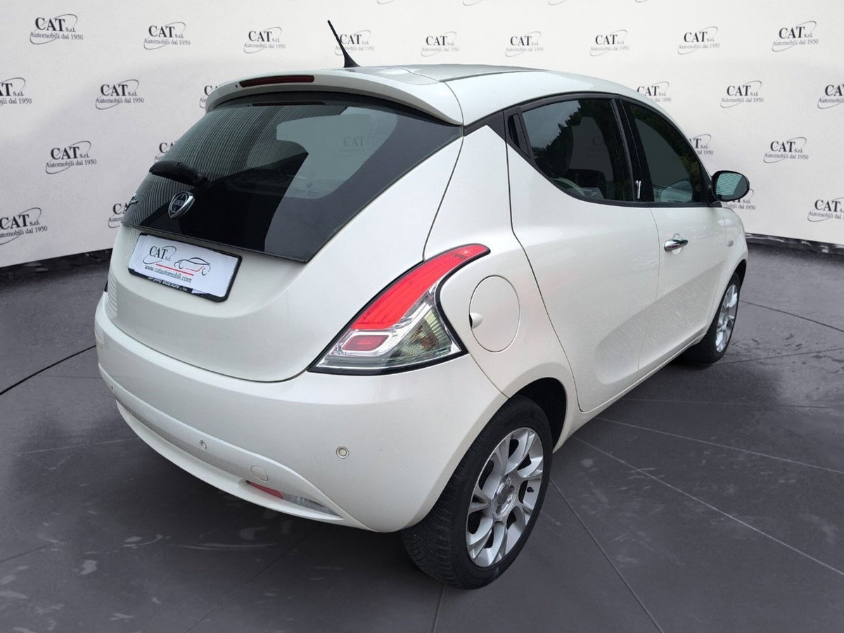 Lancia Ypsilon 1.2 69 CV 5 porte Gold (6)