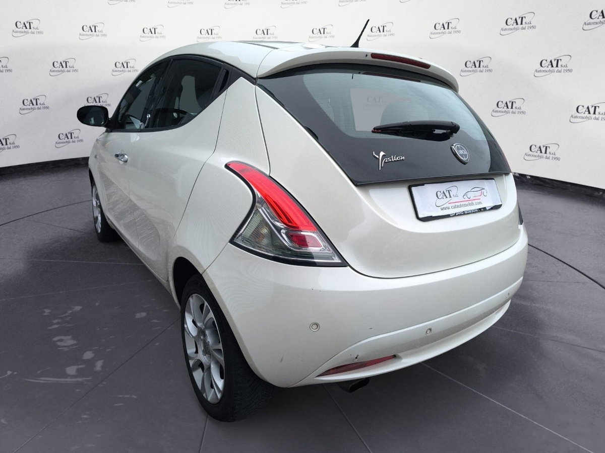 Lancia Ypsilon 1.2 69 CV 5 porte Gold (7)