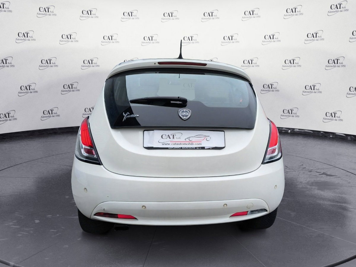 Lancia Ypsilon 1.2 69 CV 5 porte Gold (8)