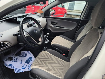 Lancia Ypsilon 1.2 69 CV 5 porte Gold (9)
