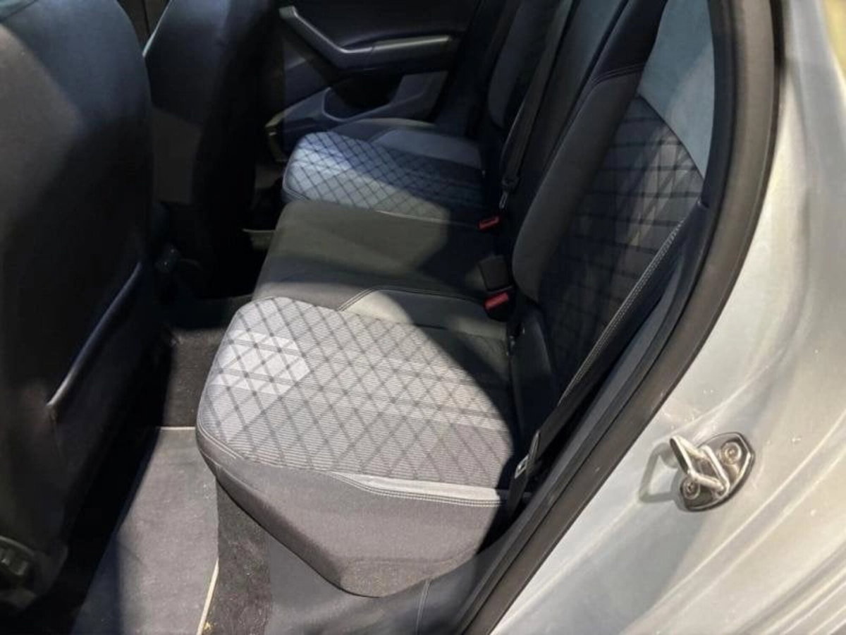 Volkswagen Taigo 1.0 tsi R-Line 115cv (5)