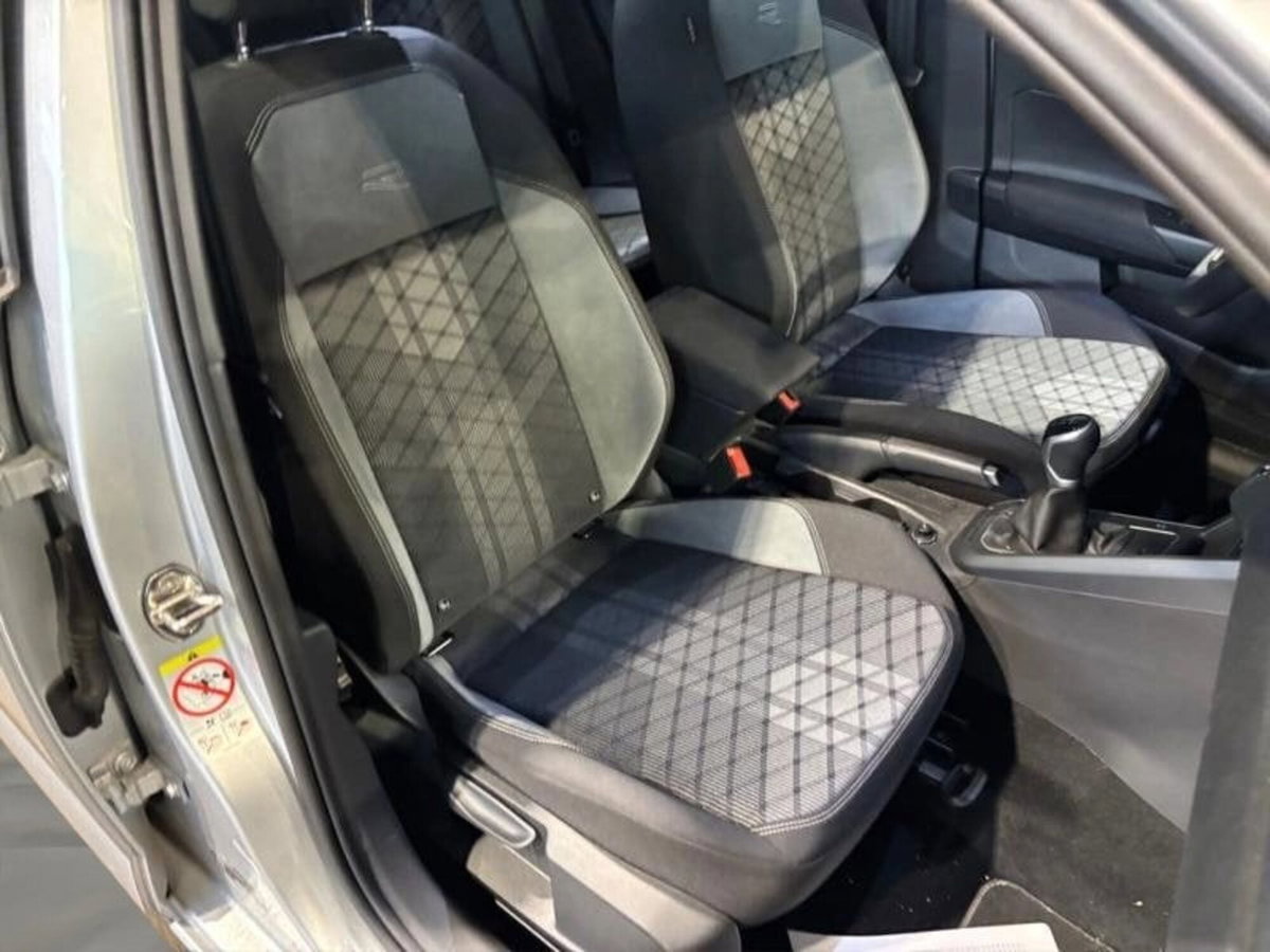 Volkswagen Taigo 1.0 tsi R-Line 115cv (6)