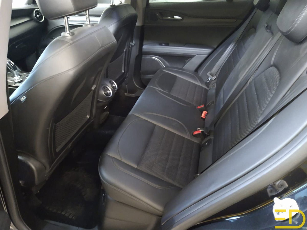Alfa Romeo Stelvio Stelvio 2.2 Turbodiesel 180 CV AT8 RWD Super (11)