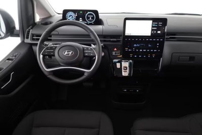 Hyundai Staria 1.6 hev 2wd auto (10)