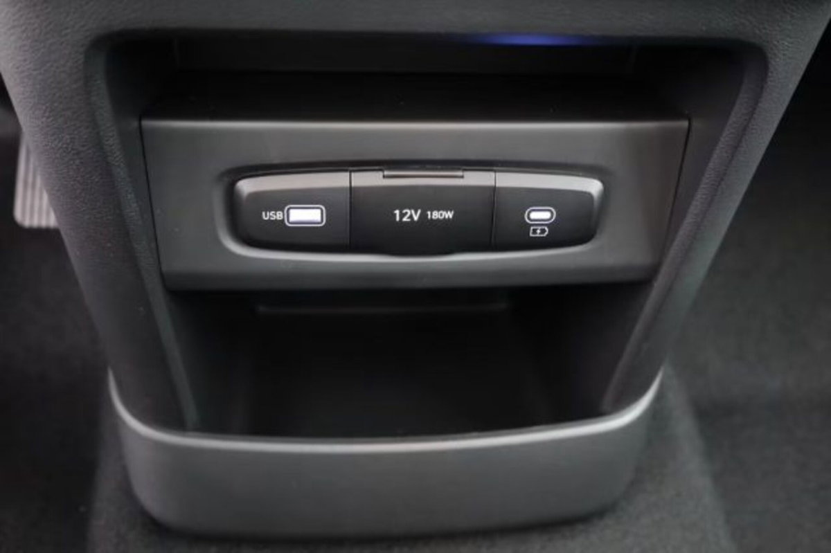 Hyundai Staria 1.6 hev 2wd auto (12)