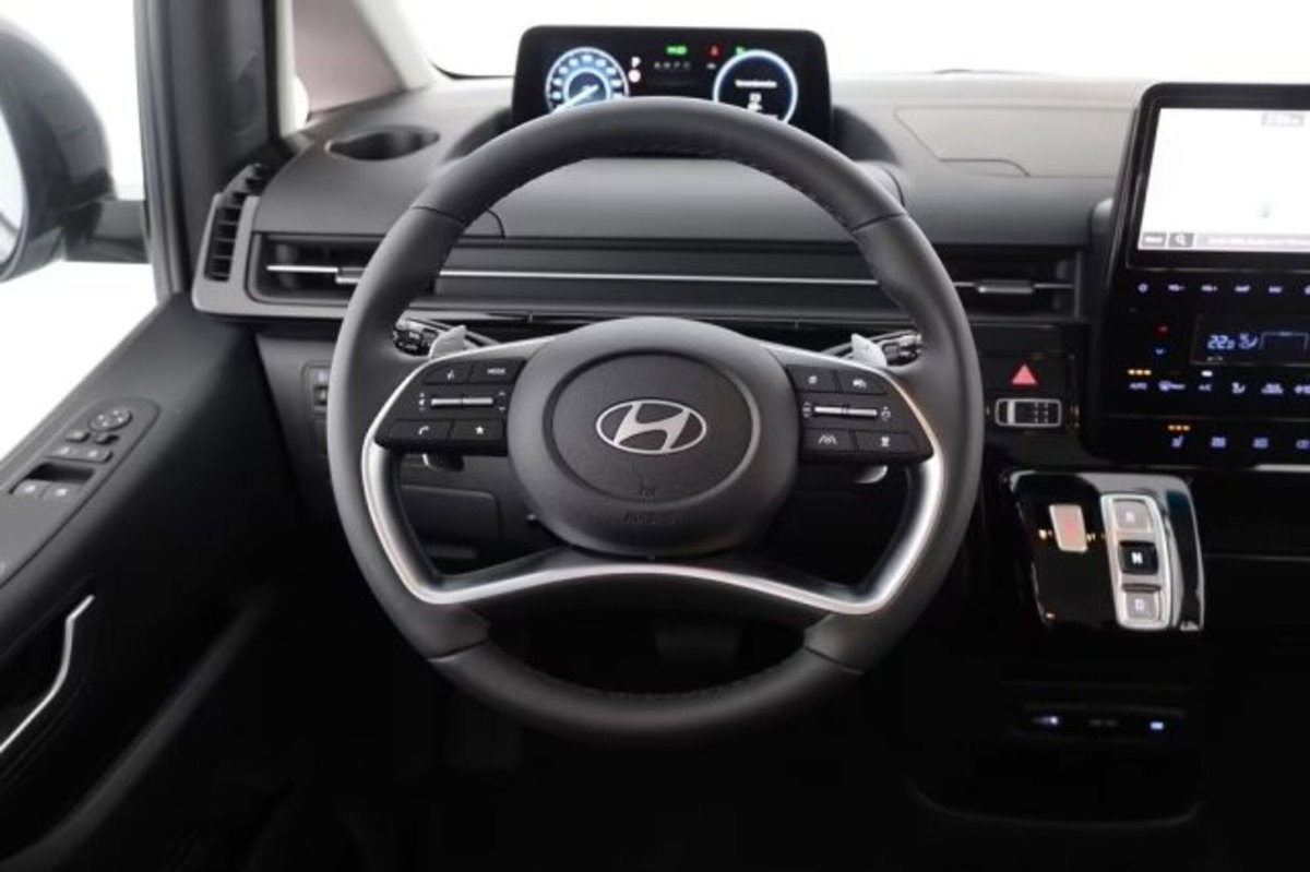 Hyundai Staria 1.6 hev 2wd auto (14)