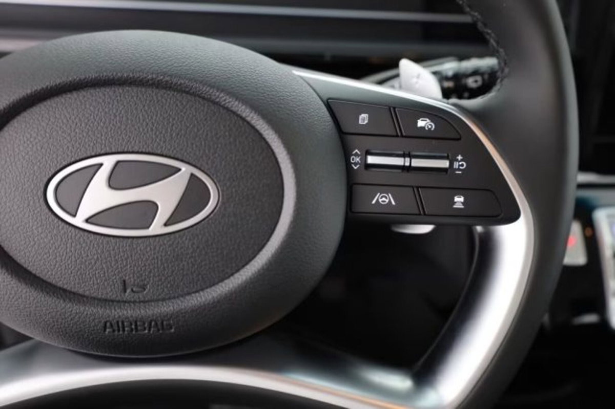 Hyundai Staria 1.6 hev 2wd auto (16)
