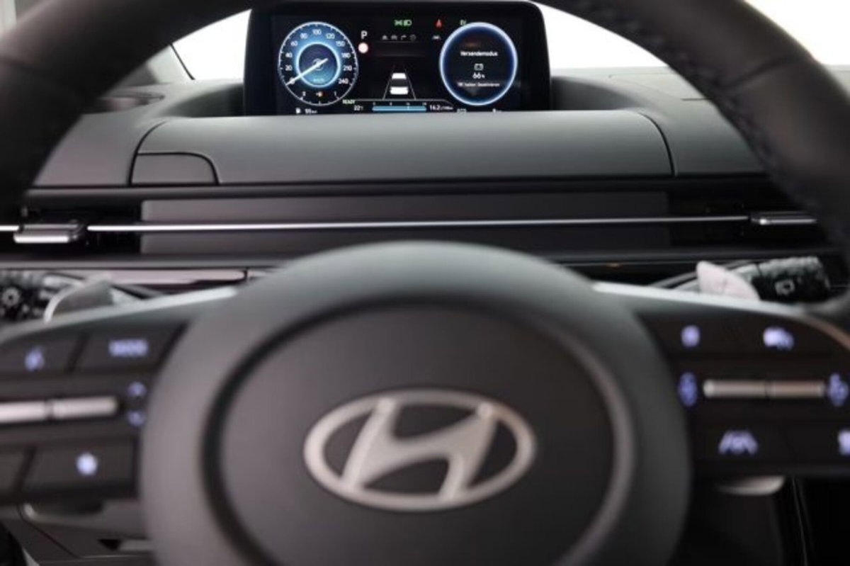 Hyundai Staria 1.6 hev 2wd auto (17)