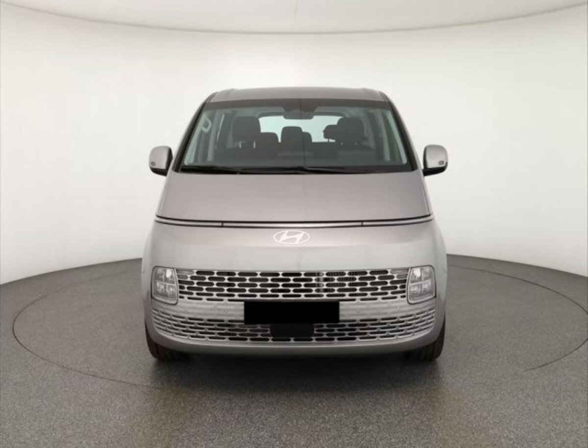 Hyundai Staria 1.6 hev 2wd auto (2)