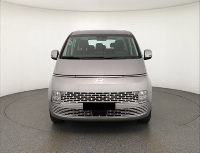 Hyundai Staria 1.6 hev 2wd auto (2)