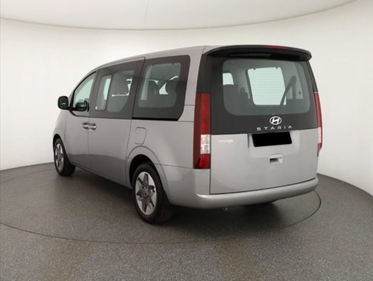Hyundai Staria 1.6 hev 2wd auto (4)