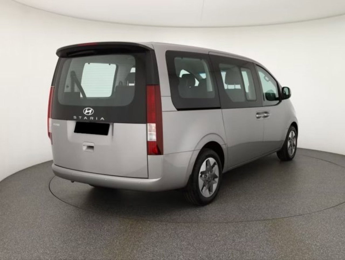 Hyundai Staria 1.6 hev 2wd auto (6)