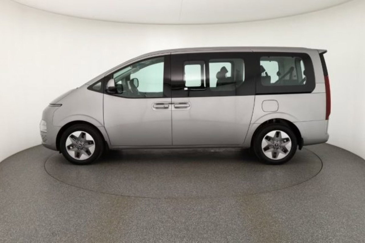 Hyundai Staria 1.6 hev 2wd auto (7)