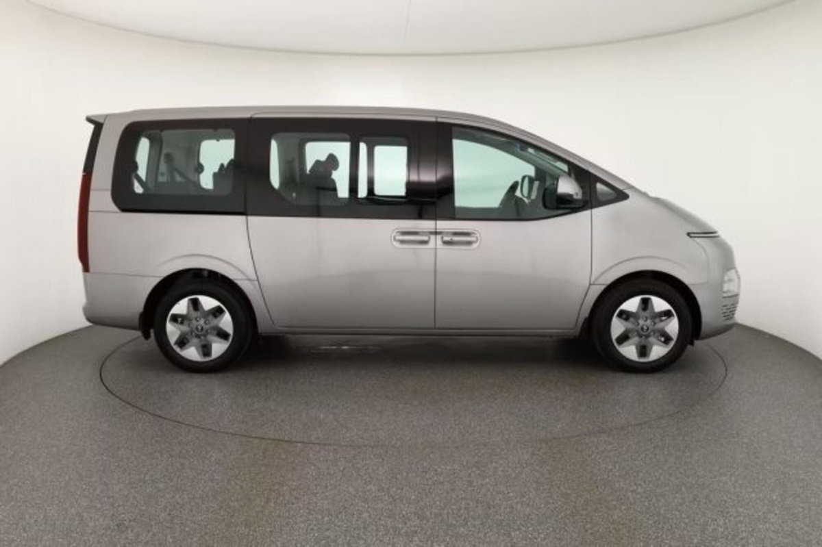 Hyundai Staria 1.6 hev 2wd auto (8)