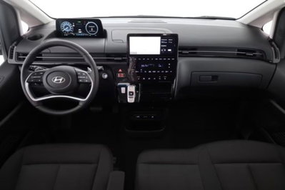 Hyundai Staria 1.6 hev 2wd auto (9)