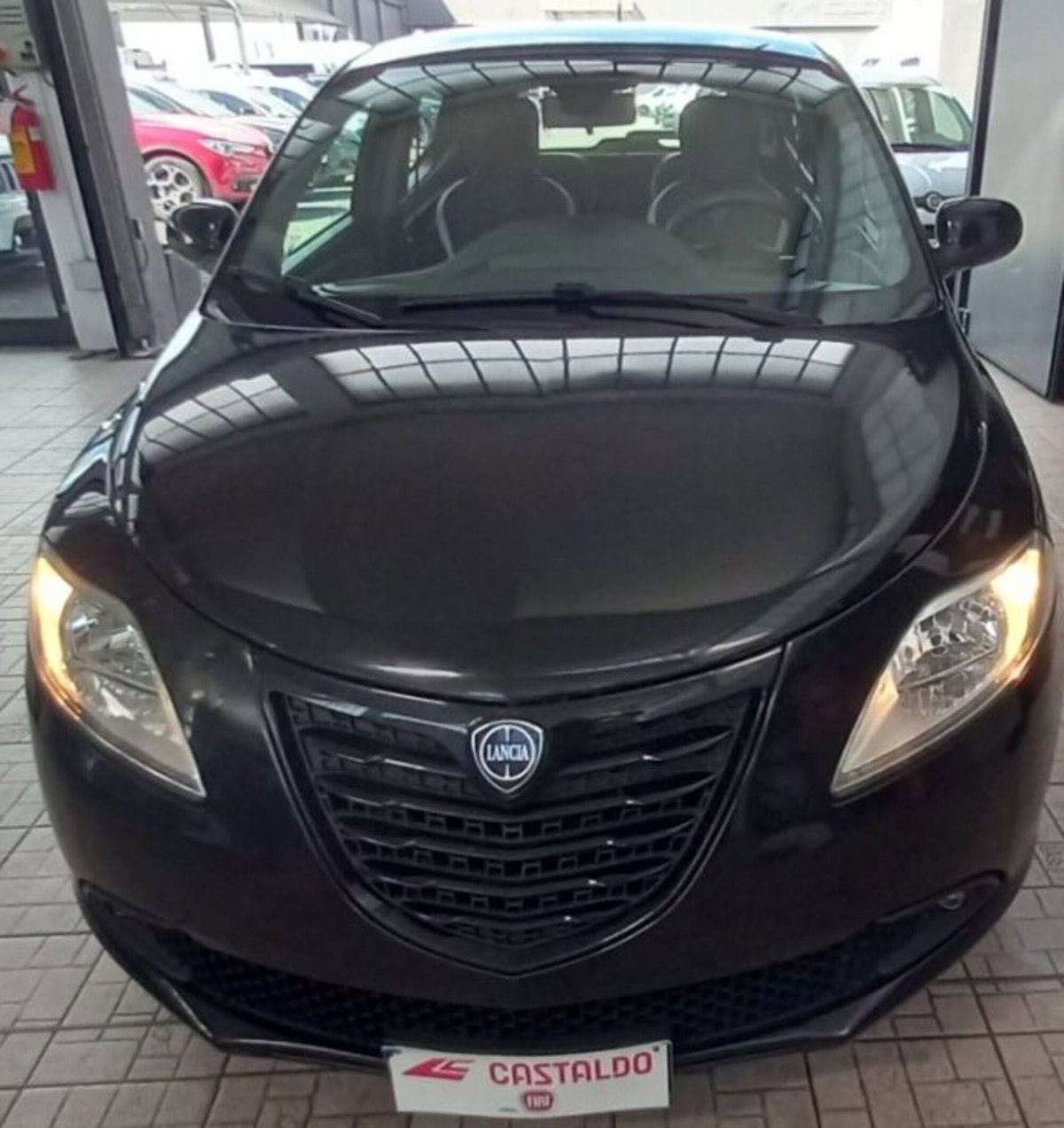 Lancia Ypsilon 0.9 TwinAir 85 CV 5 porte Metano Ecochic Silver