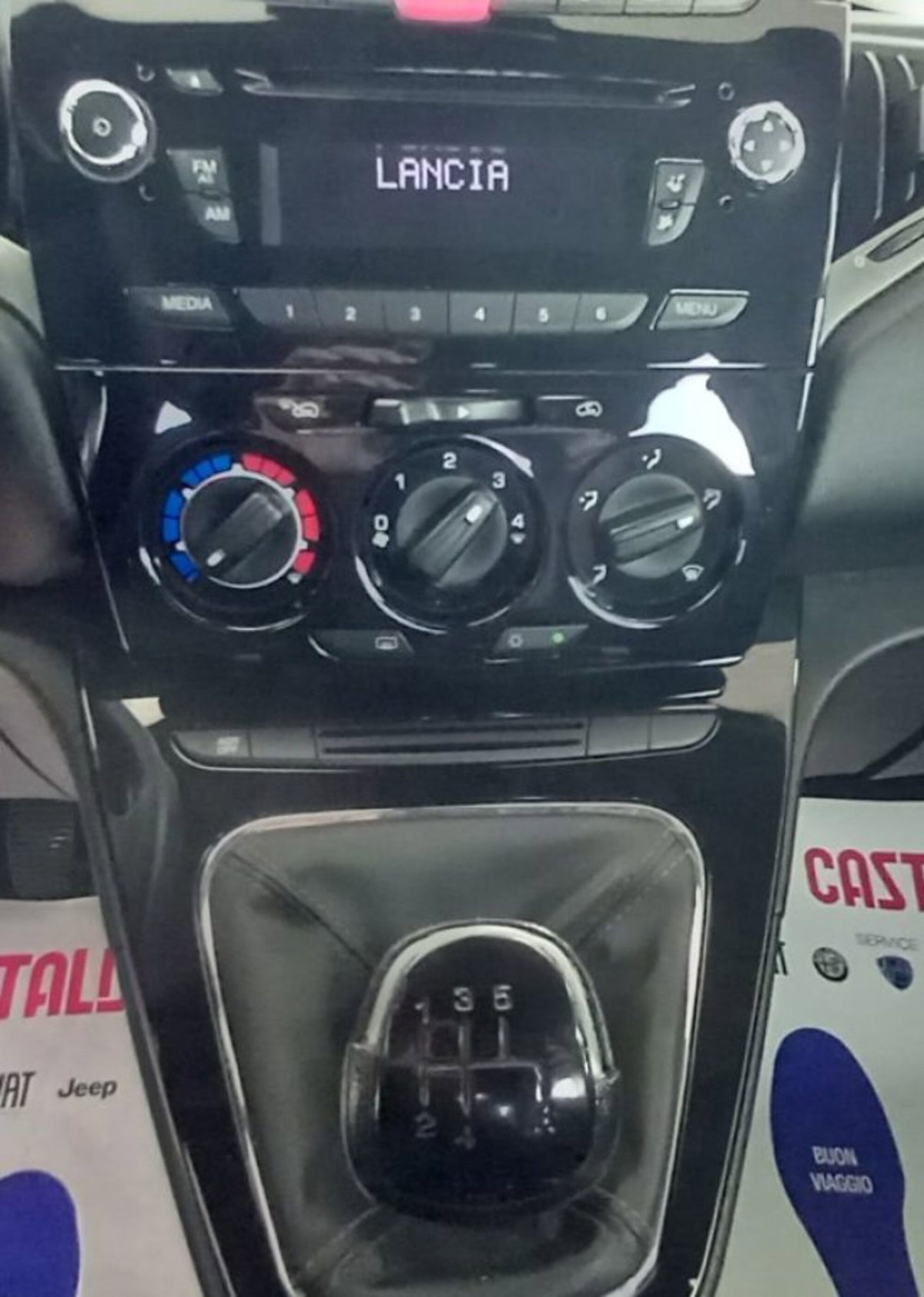 Lancia Ypsilon 0.9 TwinAir 85 CV 5 porte Metano Ecochic Silver (13)