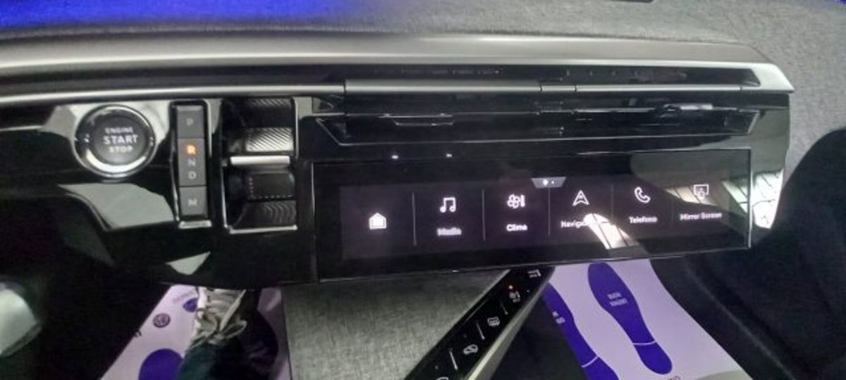Peugeot 3008 1.2 hybrid GT Exclusive 145cv e-dcs6 (19)