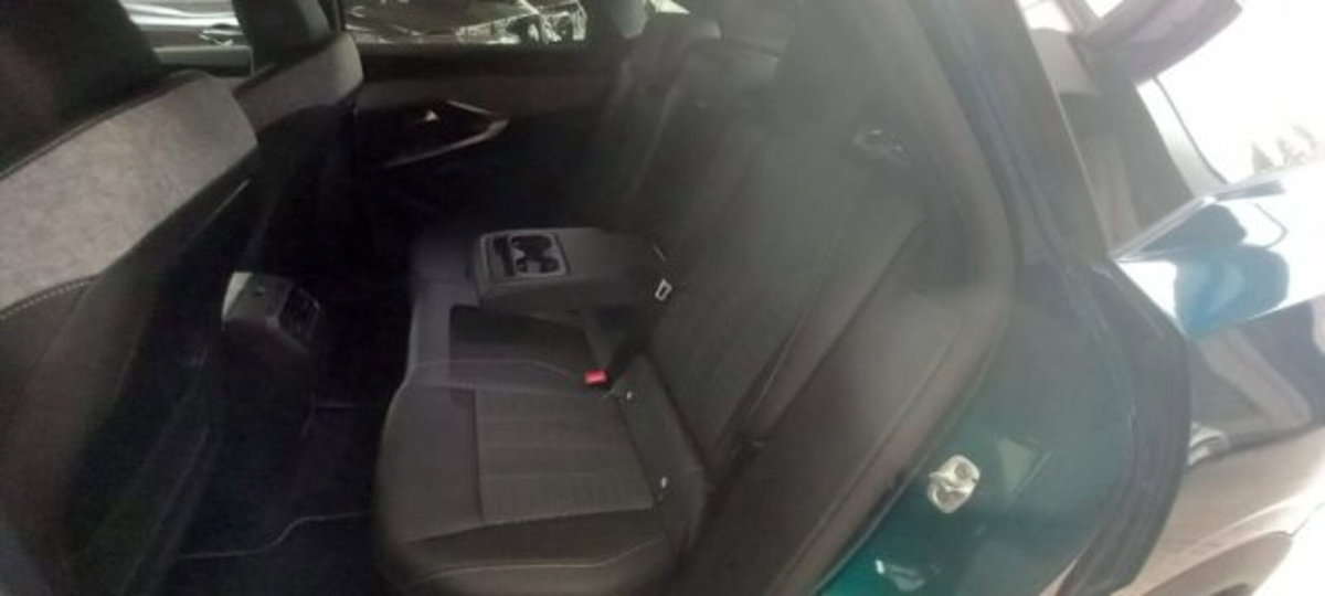 Peugeot 3008 1.2 hybrid GT Exclusive 145cv e-dcs6 (7)