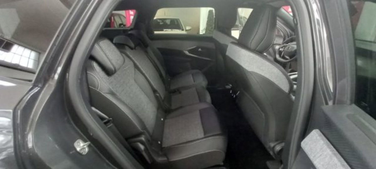Peugeot 5008 1.2 hybrid 48V Allure Pack 136cv e-dcs 6 (10)