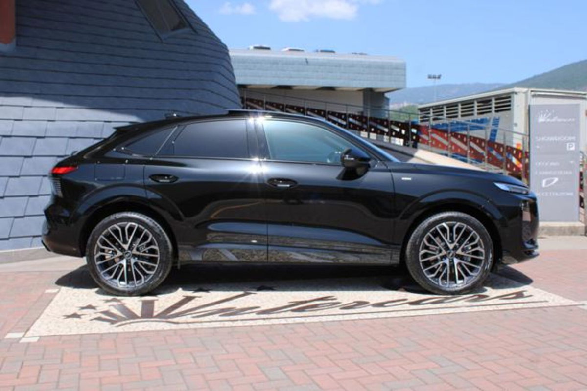Audi Q3 Sportback 2.0 tfsi S line edition quattro 204cv s-tronic (6)