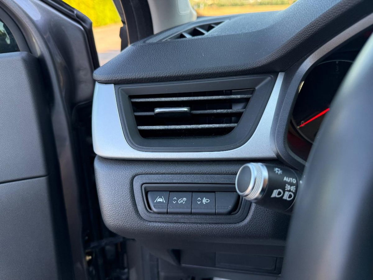 Renault Captur Blue dCi 115 CV EDC Business (12)