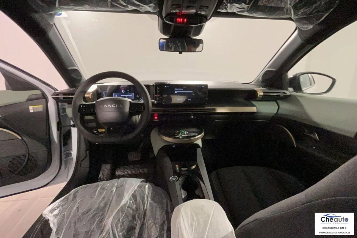 Lancia Ypsilon 1.2 mhev 110cv e-dct (15)