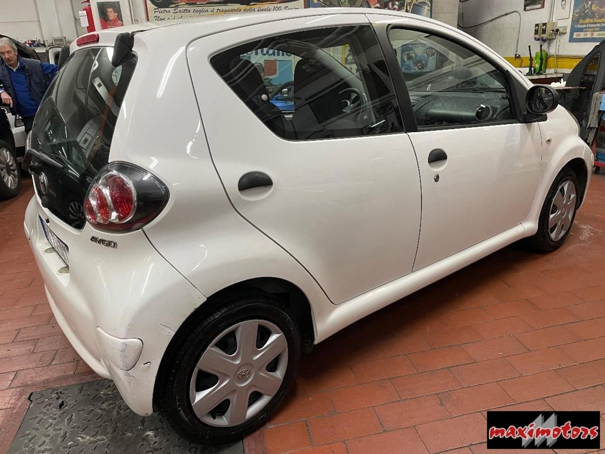Toyota Aygo 1.0 12V VVT-i 5 porte Sol Connect (2)