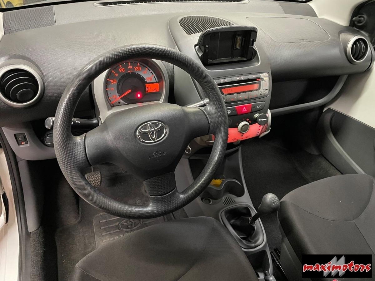 Toyota Aygo 1.0 12V VVT-i 5 porte Sol Connect (4)