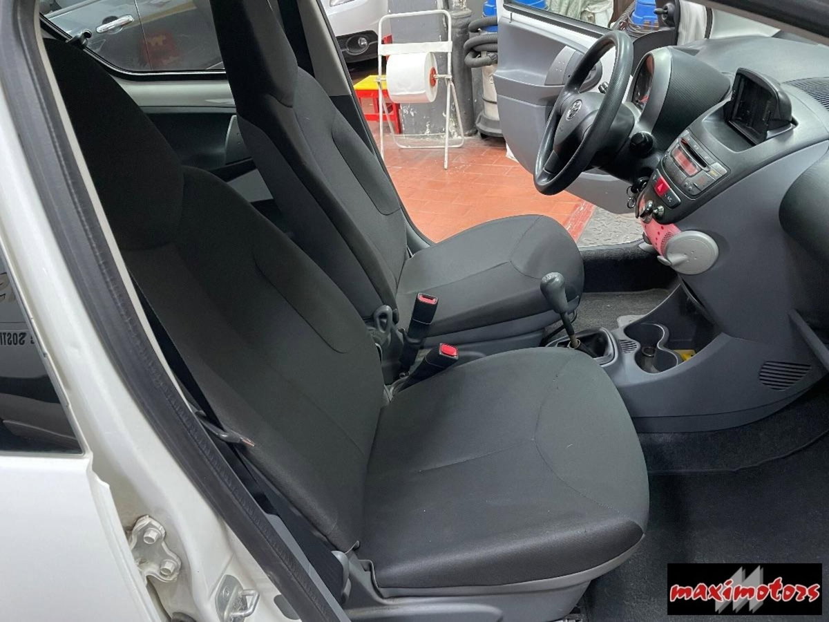 Toyota Aygo 1.0 12V VVT-i 5 porte Sol Connect (5)