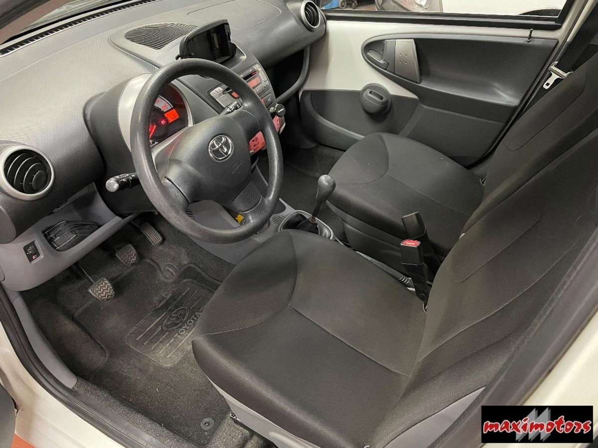 Toyota Aygo 1.0 12V VVT-i 5 porte Sol Connect (6)