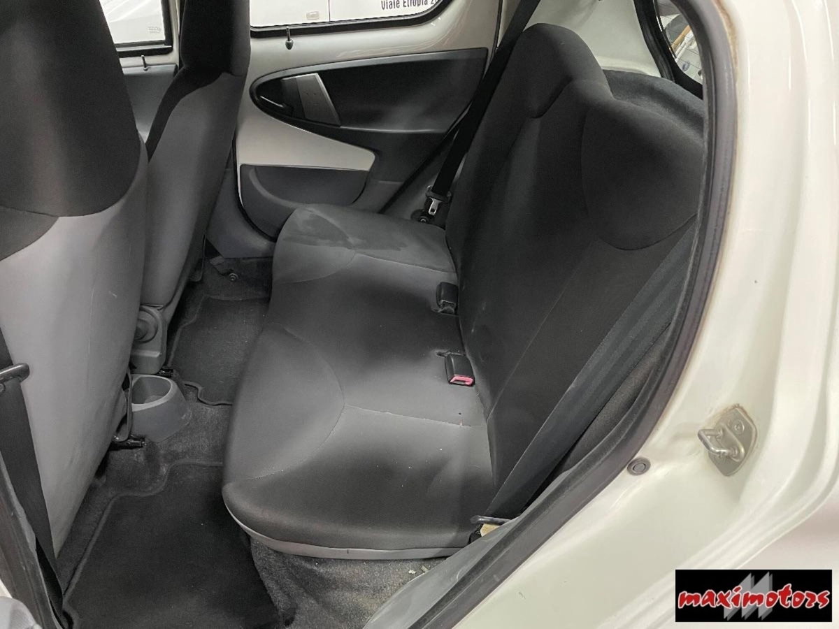 Toyota Aygo 1.0 12V VVT-i 5 porte Sol Connect (7)