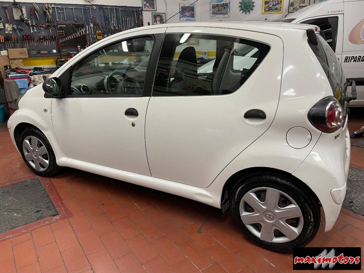 Toyota Aygo 1.0 12V VVT-i 5 porte Sol Connect (8)