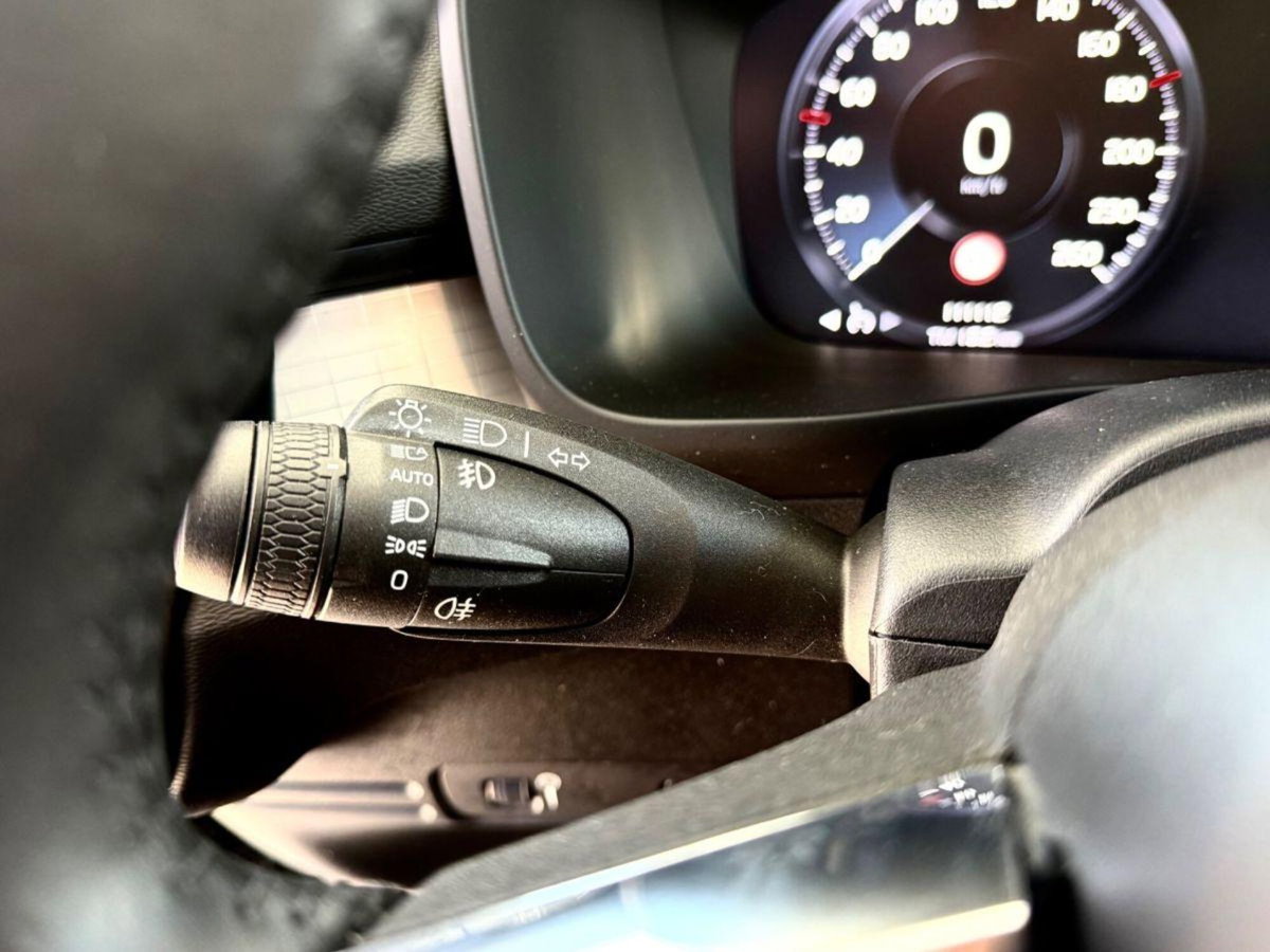 Volvo XC40 T3 Momentum Pro (11)