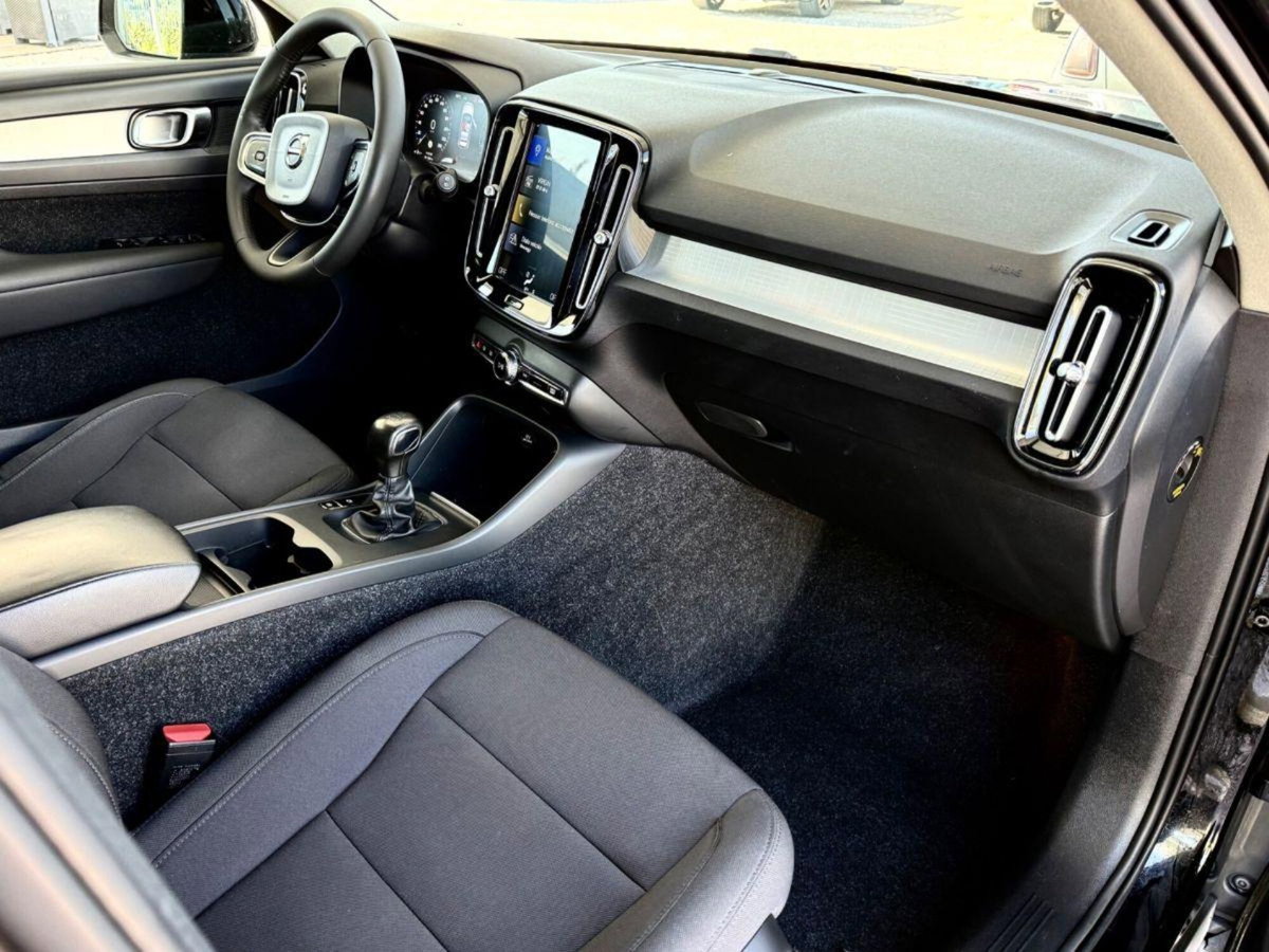 Volvo XC40 T3 Momentum Pro (18)