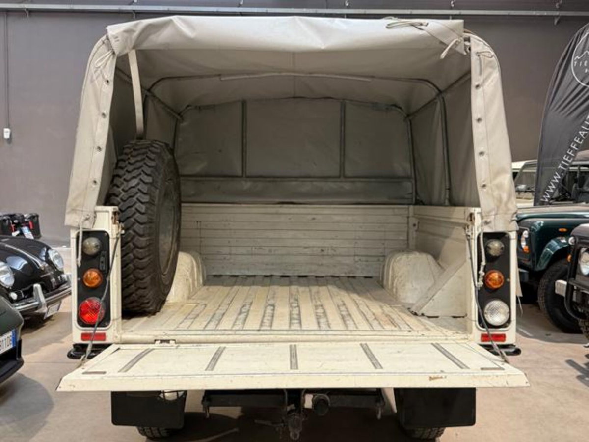 Land Rover Defender 130 2.5 Td5 cat CrewCab S (14)