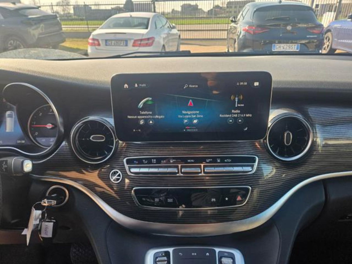 Mercedes-Benz Classe V Extralong 300 d Style auto (16)