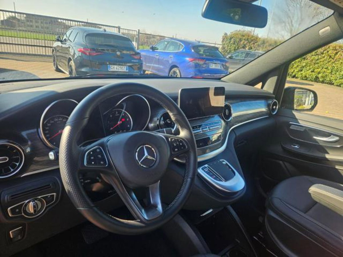 Mercedes-Benz Classe V Extralong 300 d Style auto (7)