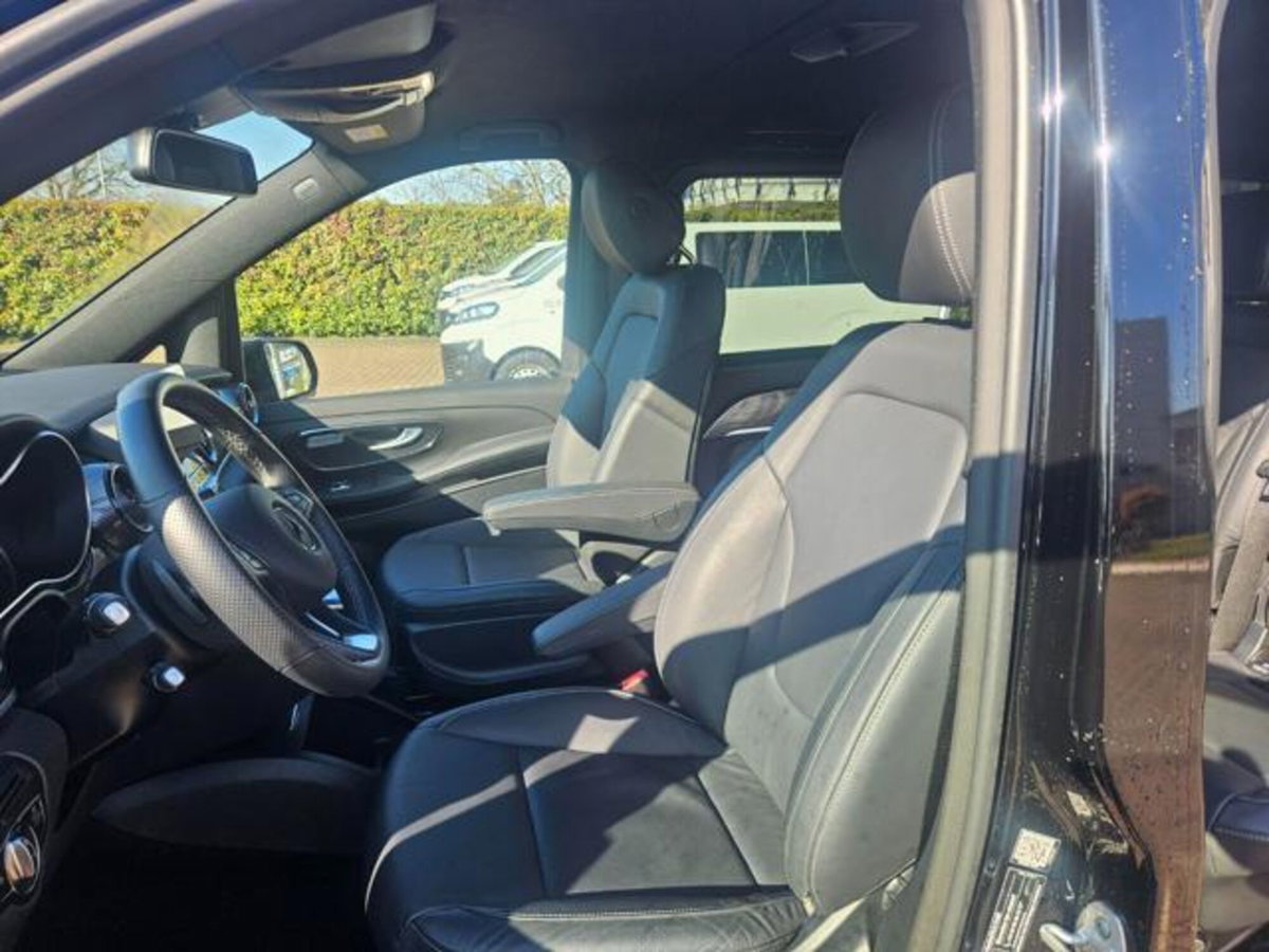 Mercedes-Benz Classe V Extralong 300 d Style auto (8)