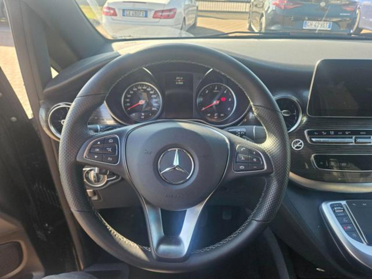 Mercedes-Benz Classe V Extralong 300 d Style auto (9)