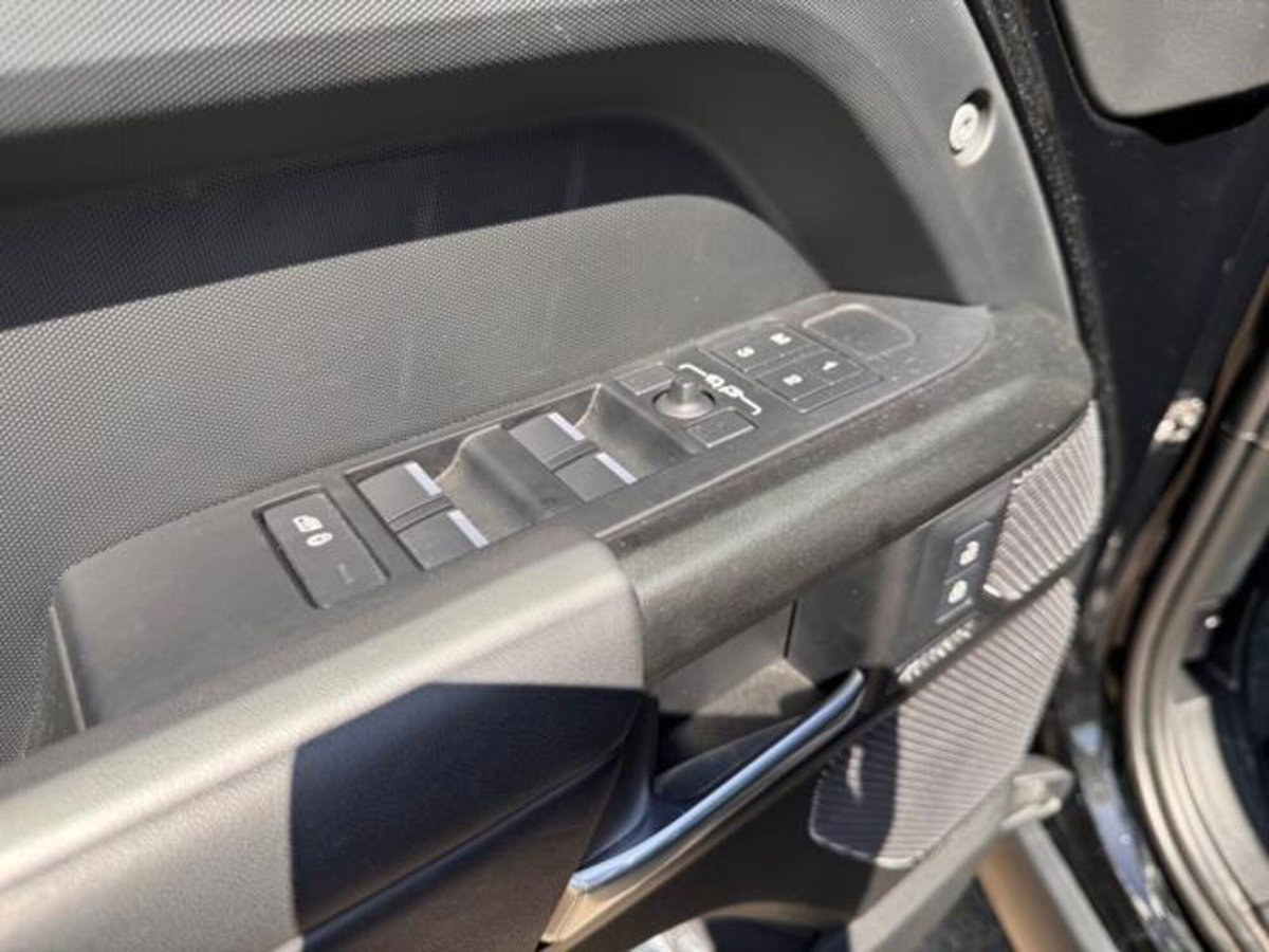 Land Rover Defender 110 5.0 V8 awd 525cv auto (17)