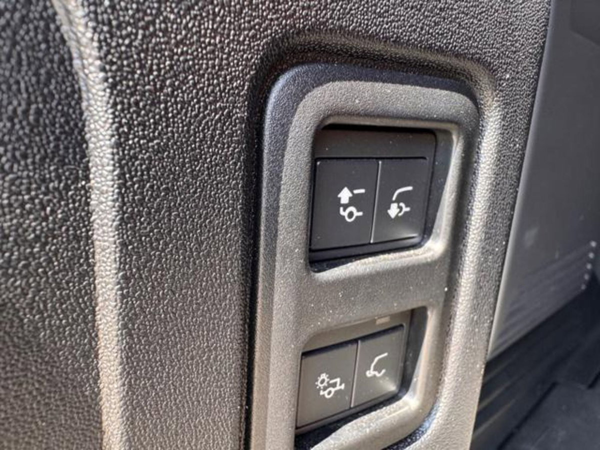 Land Rover Defender 110 5.0 V8 awd 525cv auto (18)